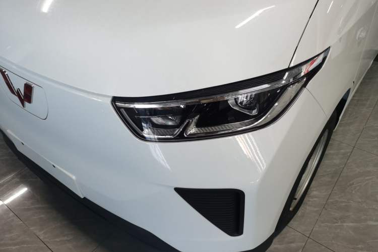 Used Wuling Yangguang 2024 300KM Comfort Version Passenger Van 75kW