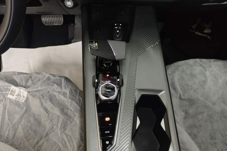 Used Oshan Z6 New Energy 2023 ZhiDian iDD 150KM Flagship PLUS Smart Parking Edition