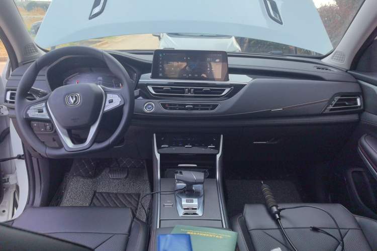 Used CHANGAN CS75 2024 Enjoyment Edition 1.5T DCT Prestige Model Center Console