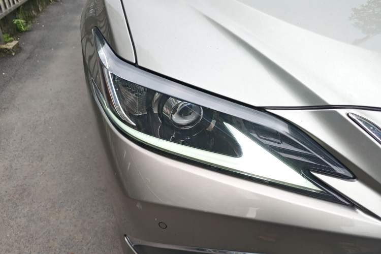 Used Lexus ES 2020 200 Excellence Edition Right Front Headlight