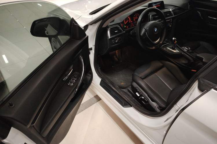 Used BMW 3 Series GT 2019 320i Sport Edition Driver Seat