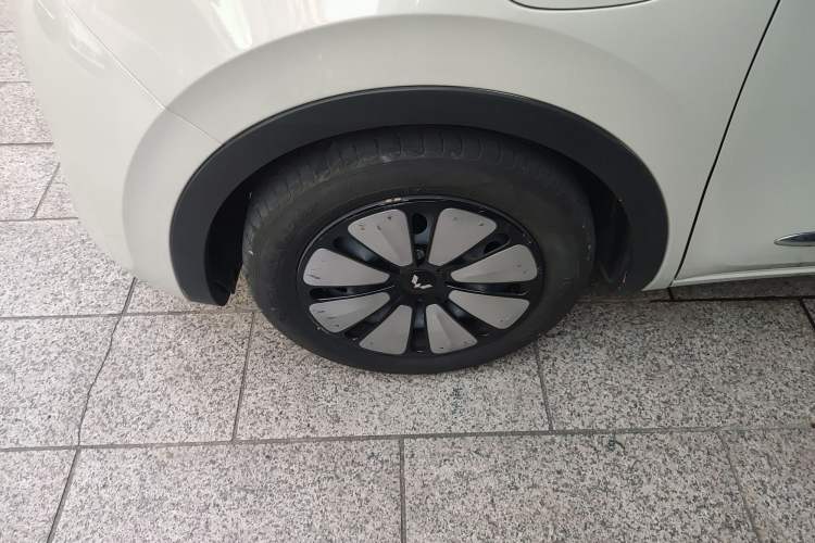 Used Wuling Bingo 2023 333 km Enjoyment Version Left Front Wheel Hub