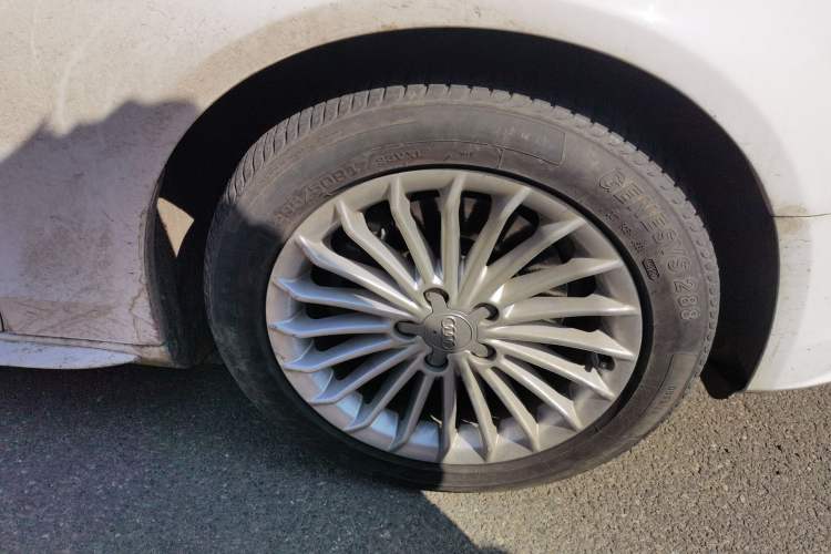 Used Audi A4L 2015 35 TFSI Automatic Comfort Model Right Front Wheel Hub