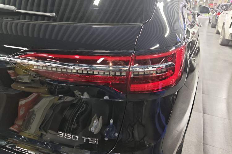 Used Volkswagen Viloran 2023 380TSI Prestige Edition Exterior 3