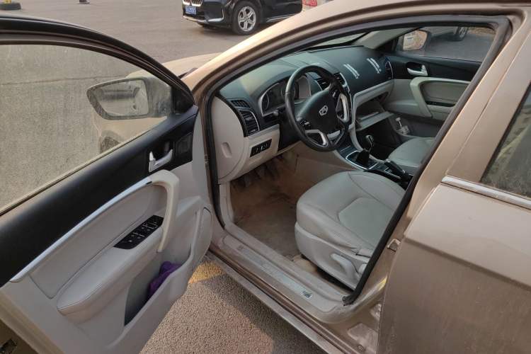 Used Geely Auto Emgrand 2015 Sedan 1.5L Manual - Top Trim Level
