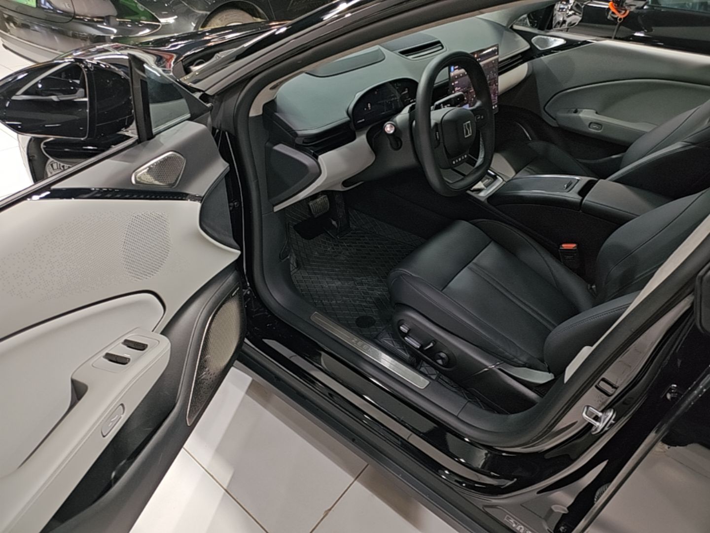 Zeekr 007 2025 Rear-Drive Intelligent Driving Version 75 kWh — снимка 18