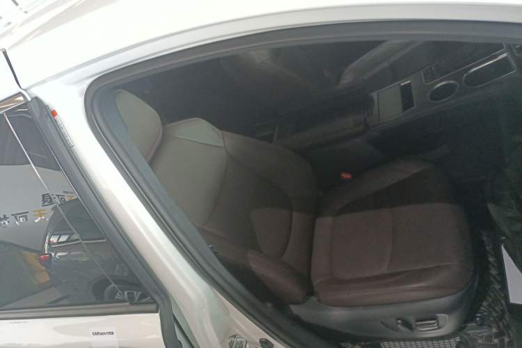 Used Toyota Granvia 2023 2.5L Hybrid Flagship VIP Edition