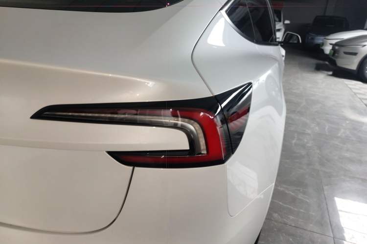 Used Tesla Model 3 2025 Long-Range All-Wheel-Drive Version Exterior 3