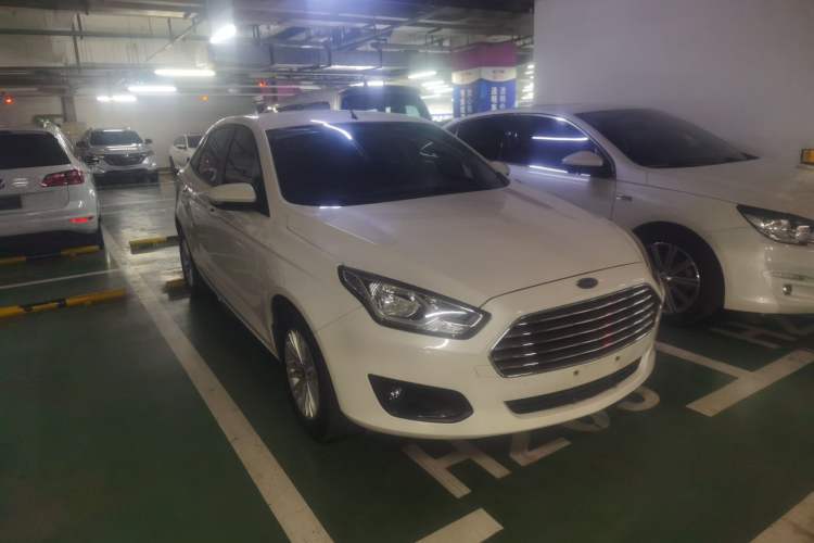 Used Ford Escort 2015 1.5L Automatic Comfort Edition Front Right 45 Deg