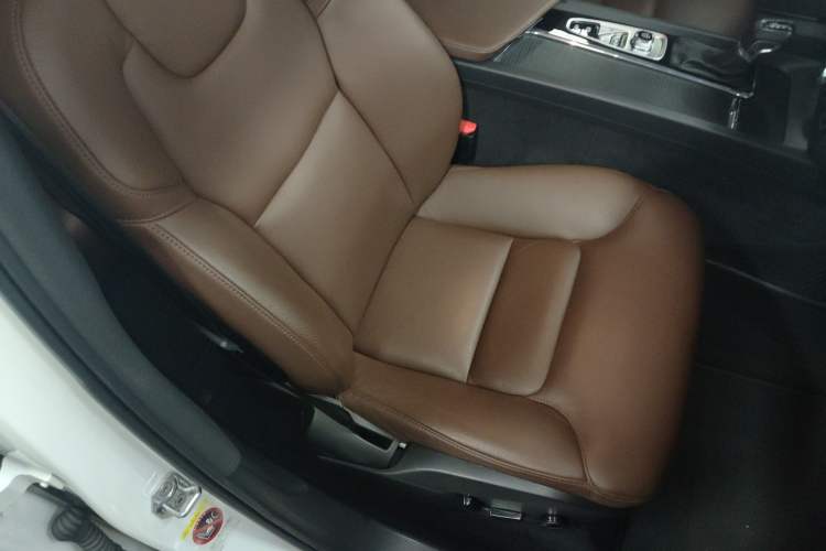 Used Volvo XC60 2021 T5 4x4 Smart Luxury Edition