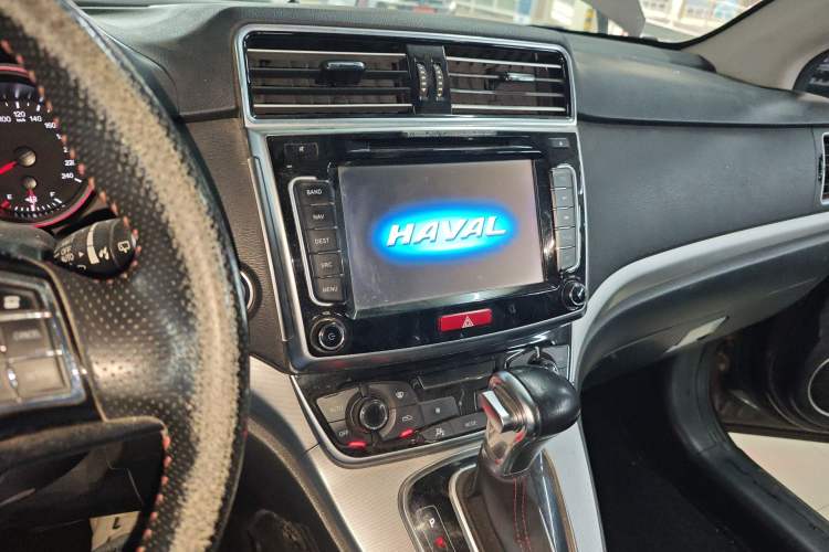 Used Haval H6 2015 Sport Edition 1.5T Automatic Two-Wheel Drive Luxury Model Audio And AC Panel