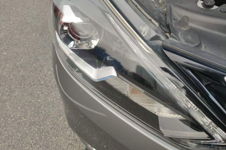 Used Nissan Sylphy 2019 1.6XV CVT Smart Connect Luxury Edition China V Standard Right Front Headlight