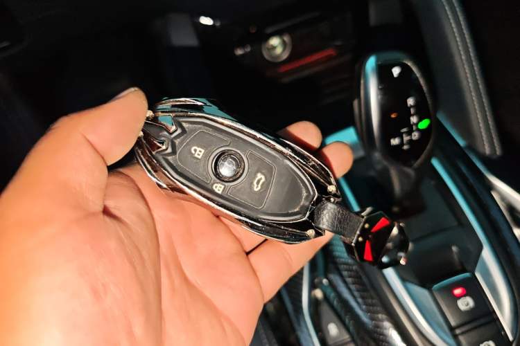 Used Brilliance V7 2018 280T DCT Luxury Model 5 Seats Vehicle Key