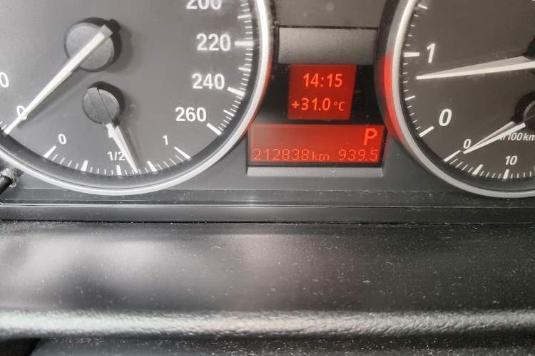 Used BMW X1 2010 sDrive18i Luxury Model Odometer Close Up