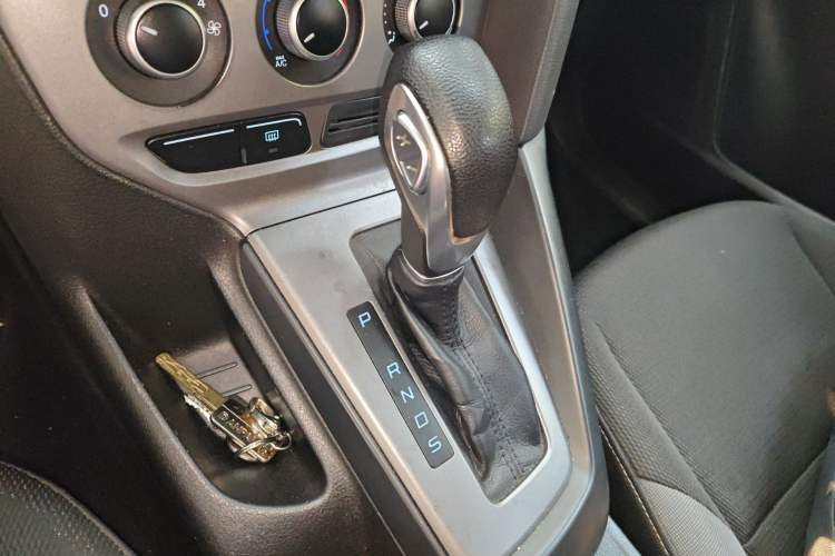 Used Ford Focus 2012 Hatchback 1.6L Automatic Comfort Model Gear Lever