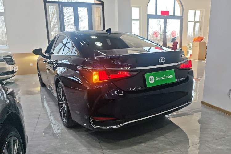 Used Lexus ES 2021 300h Deluxe Edition