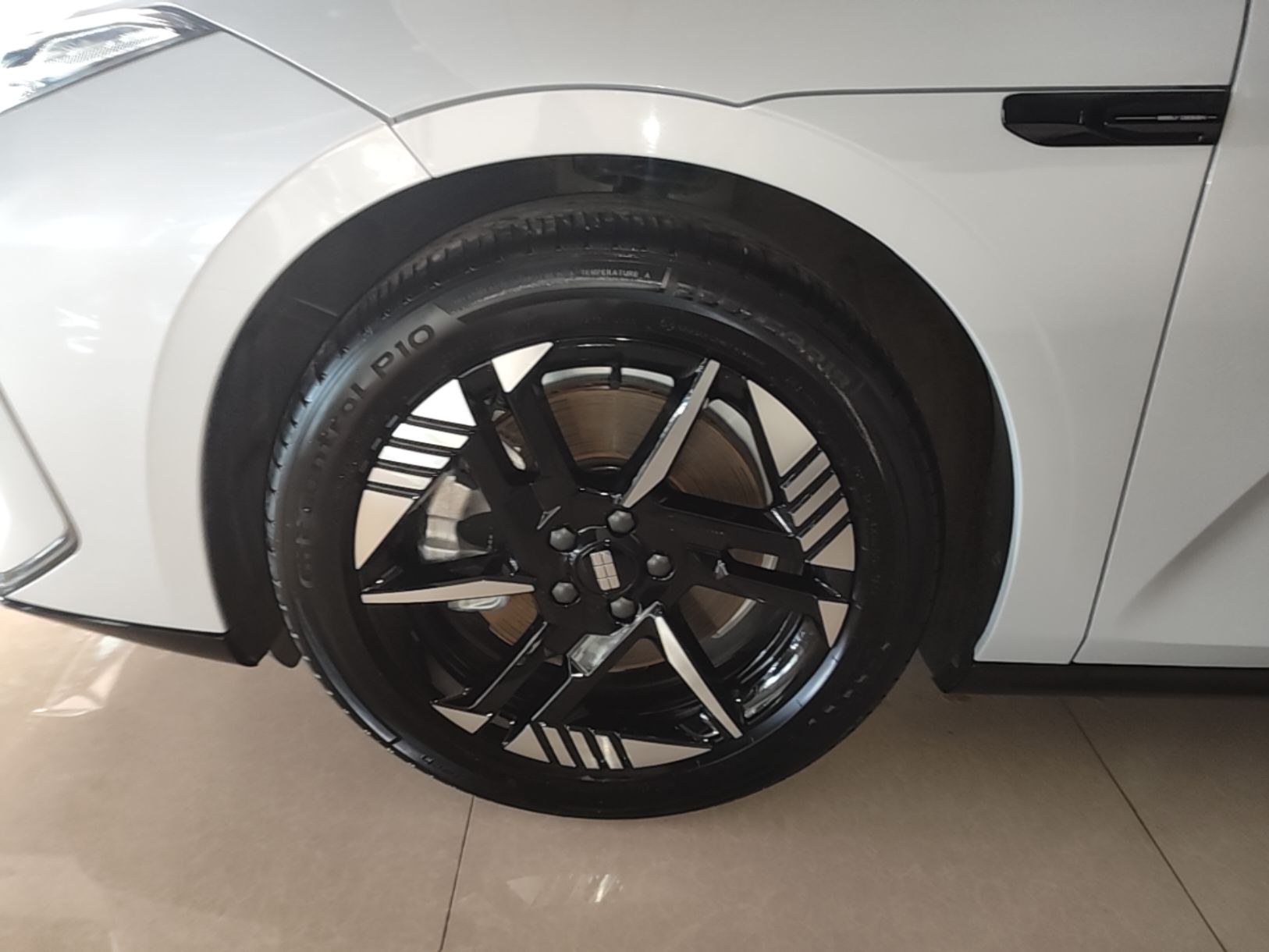 Geely Galaxy E8 2024 550 km Range Rear-Drive Dragon Edition — снимка 10