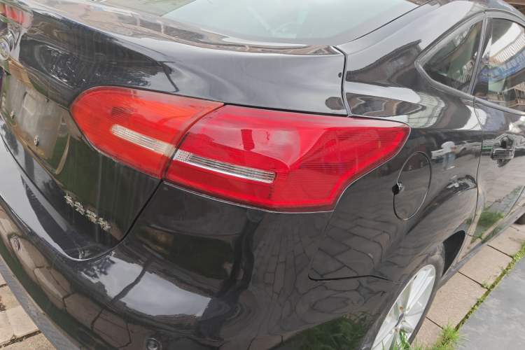 Used Ford Focus 2015 Sedan 1.6L Automatic Trend Model Exterior 3