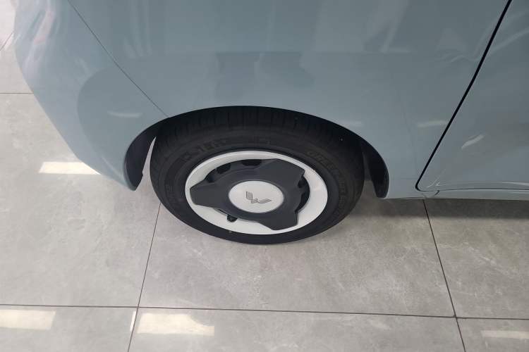 Used Wuling Hongguang MINIEV 2022 Enjoy Edition Lithium Iron Phosphate Left Front Wheel Hub