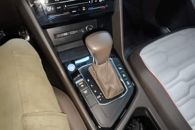 Used Volkswagen Tiguan L 2023 330TSI Automatic Two-Wheel Drive R-Line Flagship Edition Gear Lever