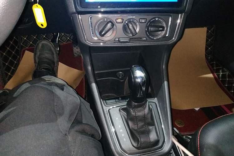 Used Volkswagen Santana 2018 Haval H9 1.5L Automatic Comfort Edition Gear Lever