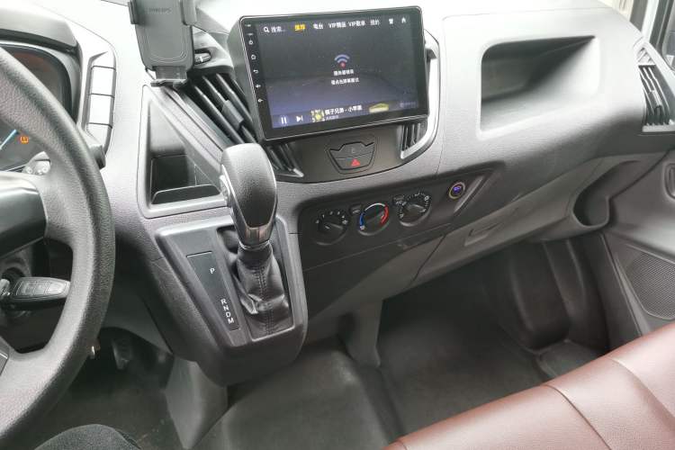 Used Ford Transit 2019 2.0T Gasoline Automatic Multi-Function Commercial Vehicle Short Wheelbase Low Roof 6-Seater China VI Standard