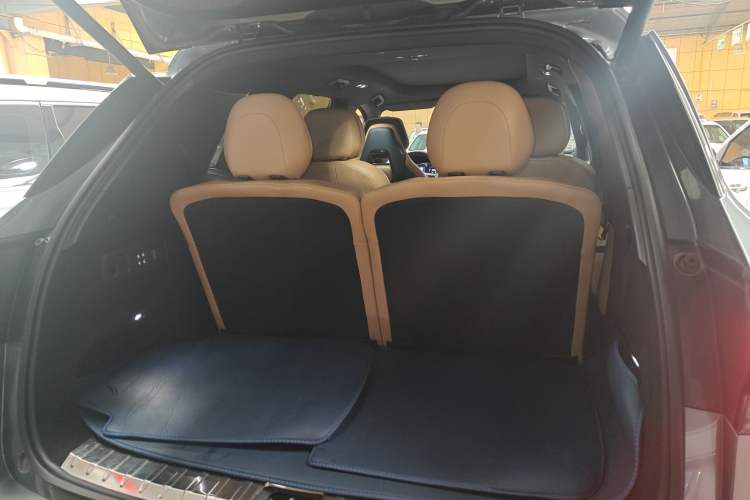 Used Lynk & Co 09 2021 2.0T Ultra Six-Seater
