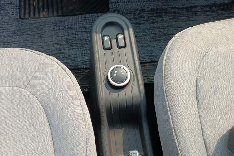 Used Wuling Hongguang MINIEV 2021 Macaron Fashion Edition Lithium-Ion Battery Gear Lever