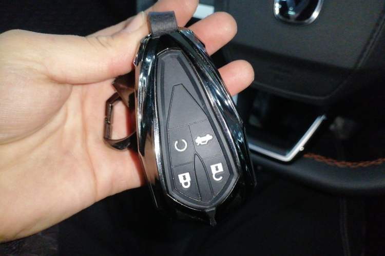 Used Changan UNI-V iDD 2023 ZhiDian iDD 1.5T 113km Smart & Fun Version