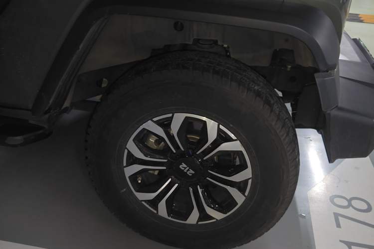 Used 212 T01 2024 2.0T Explorer
