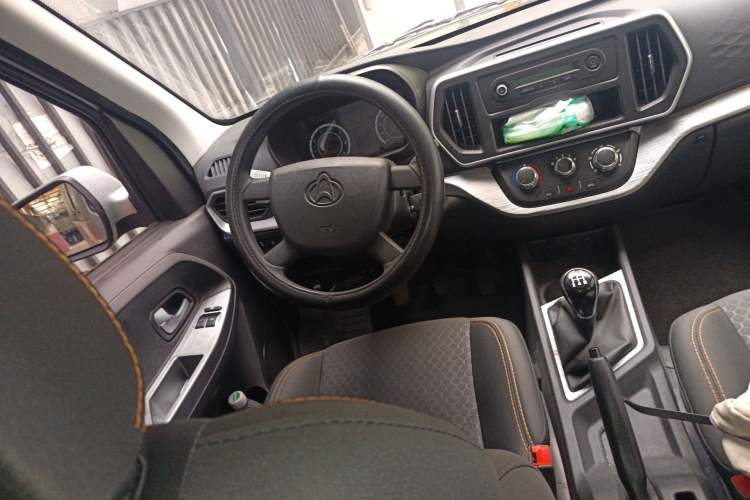 Used CHANGAN KAICHENG Ruixing M60 2023 1.6L CNG Comfort-Grade 6-Seater Passenger Vehicle Steering Wheel