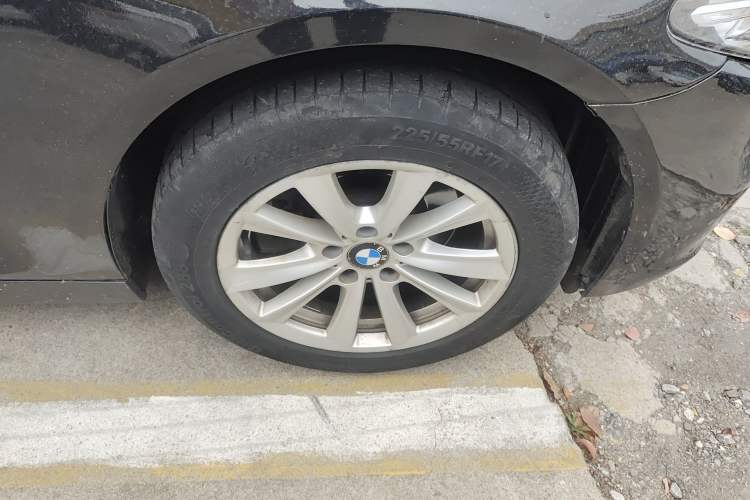 Used BMW 5 Series 2014 520Li Elegant Model Right Front Wheel Hub