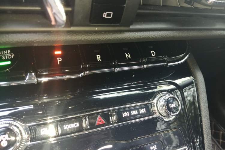 Used Lincoln Corsair 2021 2.0T Two-Wheel Drive Deluxe Edition Gear Lever