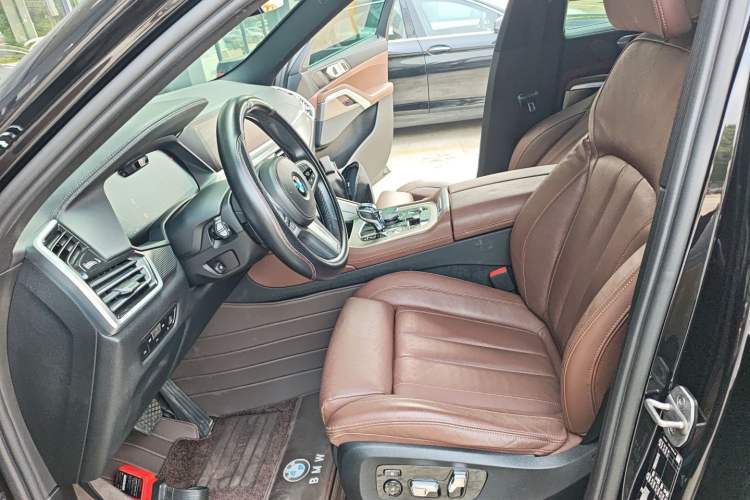 Used BMW X6 2022 Facelift xDrive40i Luxury Edition M Sport Package Left Front Seat