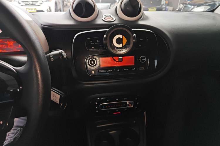 Used smart fortwo 2015 1.0L 52 kW hardtop Dynamic version
