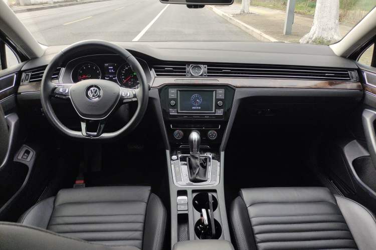 Used Volkswagen Magotan 2019 330TSI DSG Leading Model China VI Standard