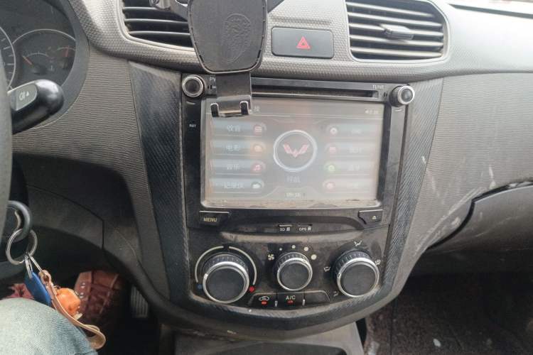 Used Wuling Hongguang 2015 1.5L S Basic Version China V Standard Audio And AC Panel
