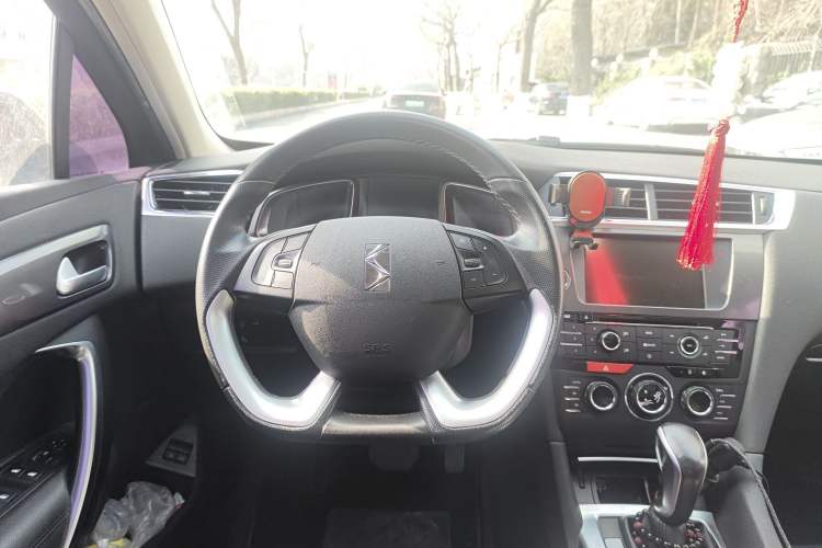 Used DS 6 2016 1.6T Luxury Edition THP160