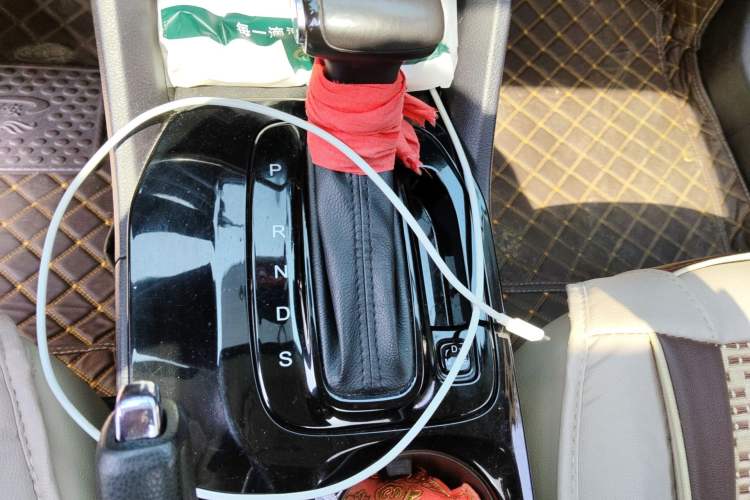 Used GAC Trumpchi GS3 2017 150N Automatic Elite Edition Gear Lever