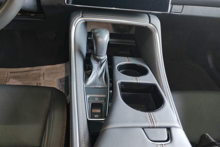 Used Toyota Avalon 2024 Dual-Motor 2.0L Premium Edition
