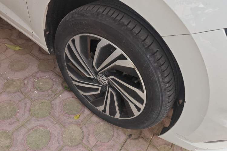 Used Volkswagen Sagitar 2022 200TSI DSG Flyover Edition Right Front Wheel Hub