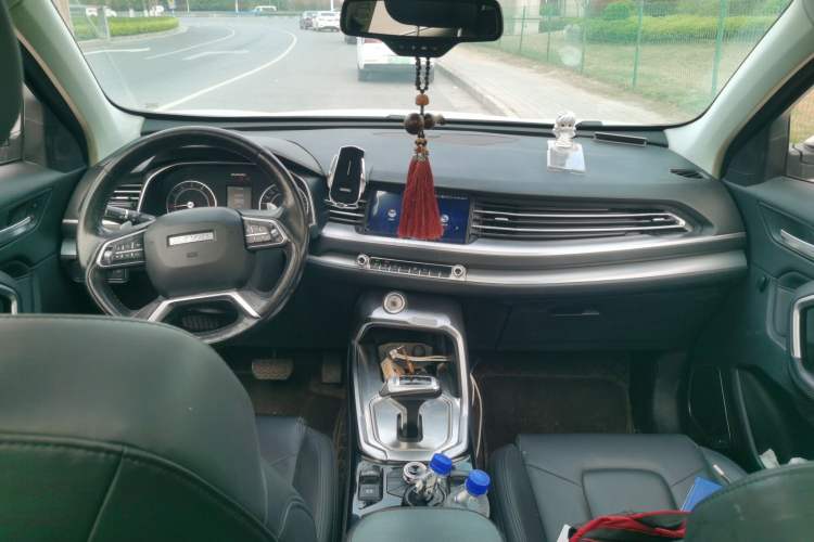 Used Haval H6 2017 Red Label 2.0T Automatic Two-Wheel Drive ZhiShang Model
