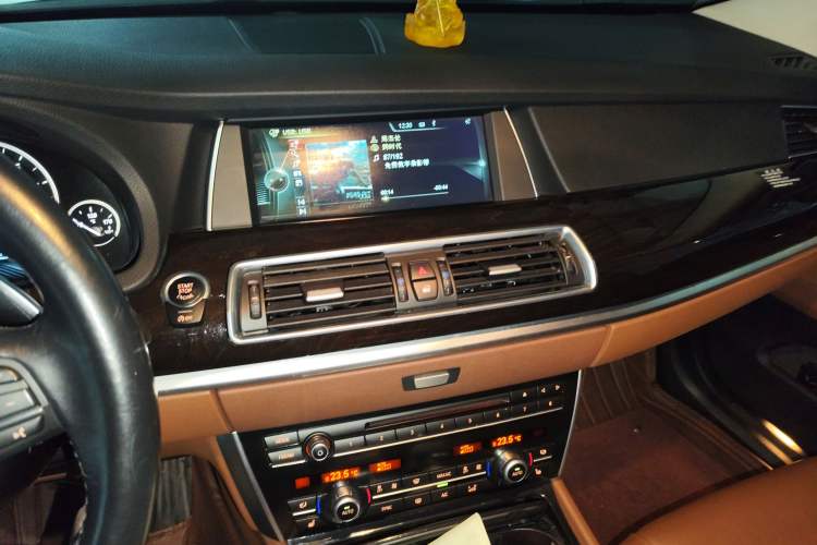 Used BMW 5 Series GT 2014 535i Leading Model
