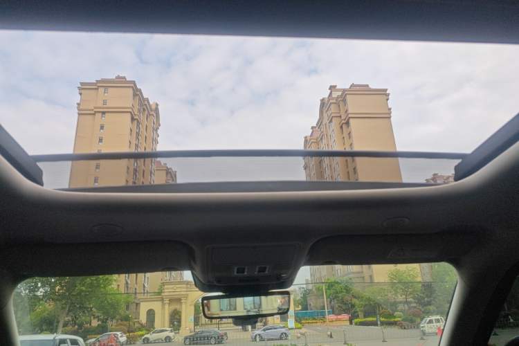 Used Land Rover Range Evoque 2022 Aurora L 249 PS R-Dynamic Luxury Edition Headliner