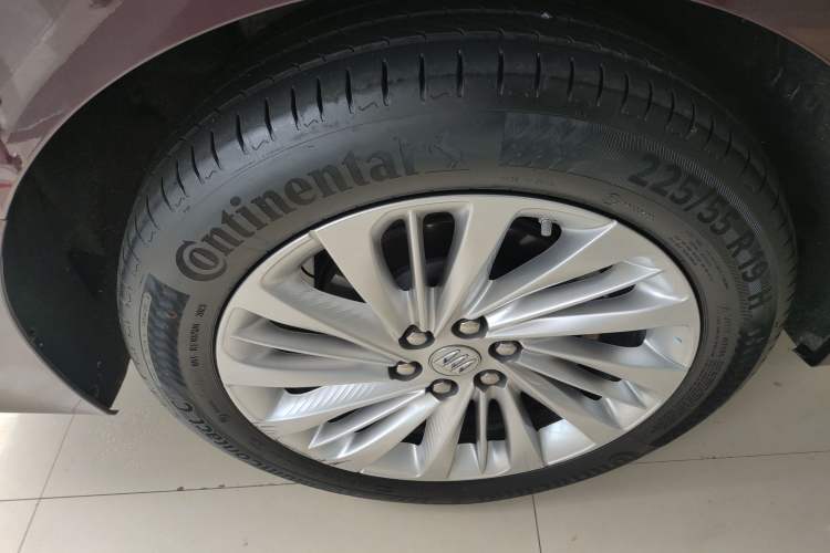 Used Buick Century 2023 2.0T Seven-Seater Yinshi Edition Right Rear Wheel Hub