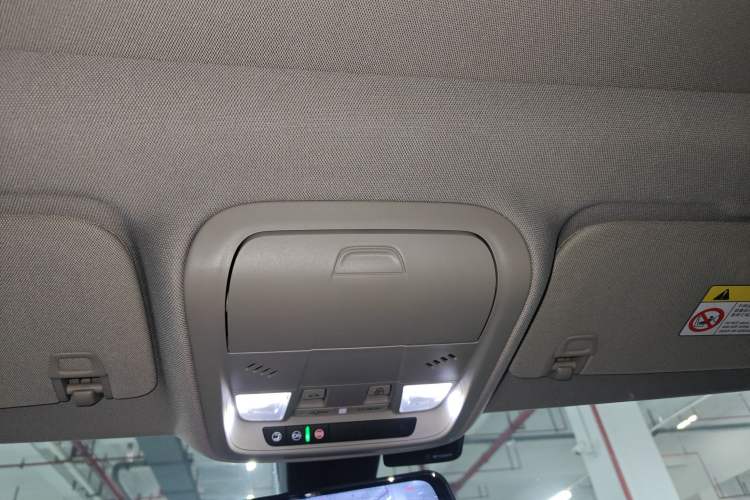 Used Cadillac XT4 2018 28T Two-Wheel-Drive Luxury Model
