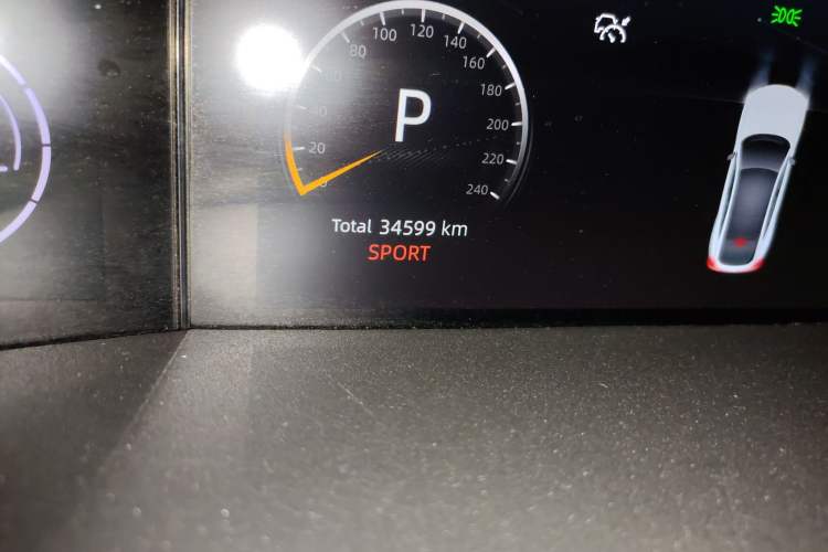 Used CHANGAN UNI-V 2022 1.5T Sport Edition Odometer Close Up