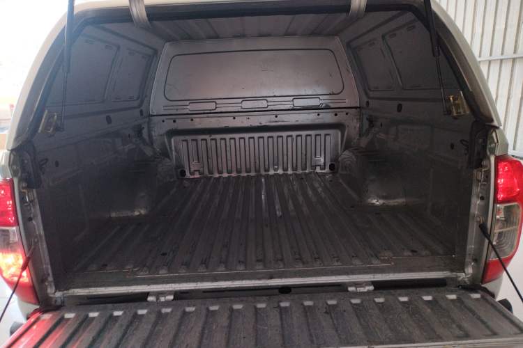 Used Nissan Navara 2017 2.5L Manual 4x4 Standard Edition QR25
