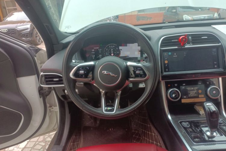 Used Jaguar XEL 2021 2.0T 250 PS Black Edition Sport Version Steering Wheel