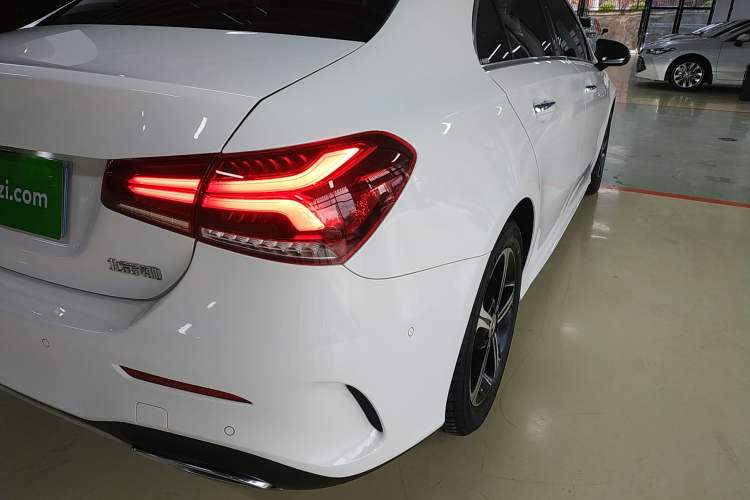 Used Mercedes-Benz A-Class 2022 Revised Version A 200 L Sport Sedan Fashionable Style Exterior 3